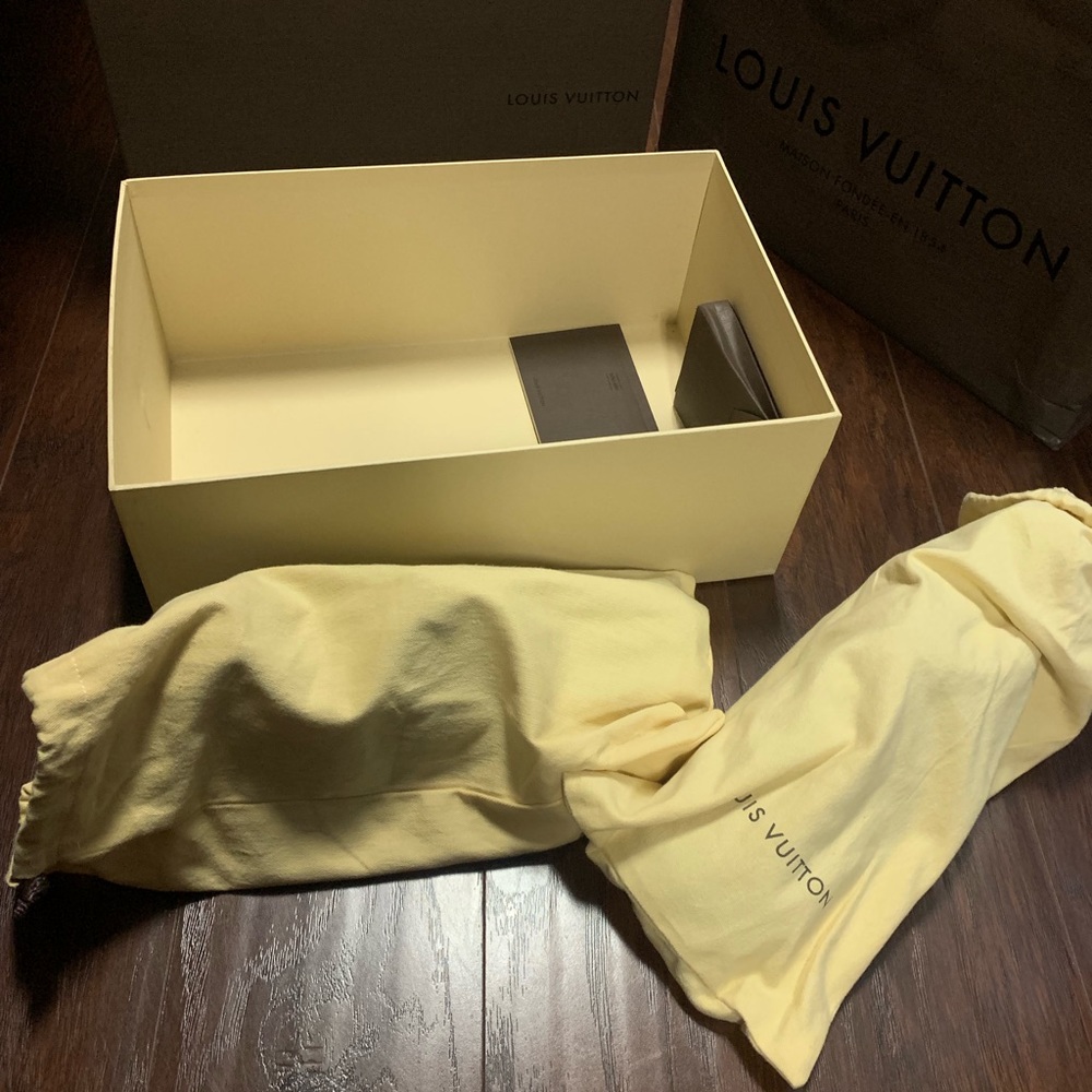 Louis Vuitton women’s Sneakers - Picture 7 of 8